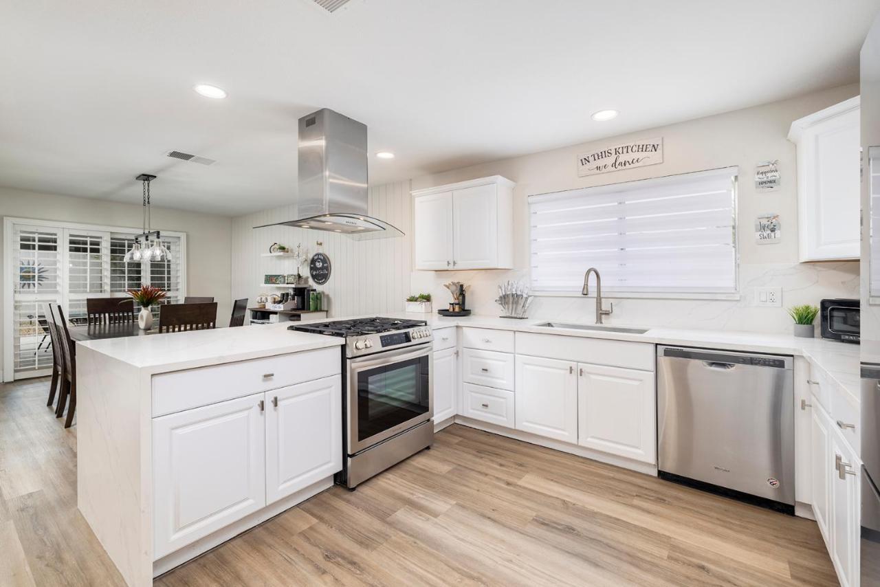 Single Story Minutes From Summerlin With Rv Parking & Dog Friendly لاس فيغاس المظهر الخارجي الصورة